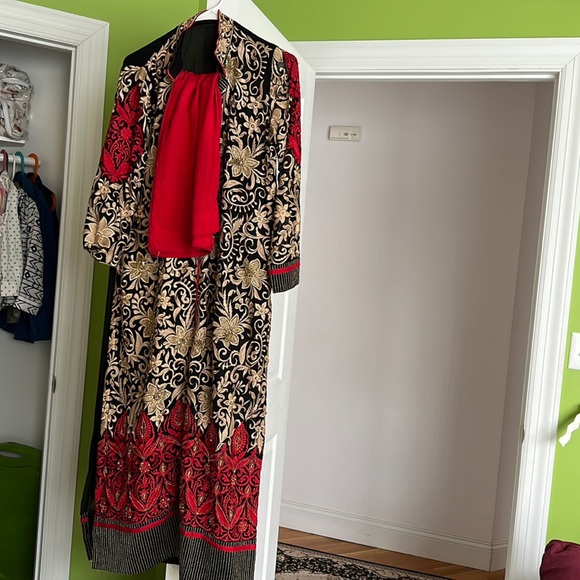 Indian salwar kurta. The salwar is red and skirts has embroidery work. - Picture 2 of 2